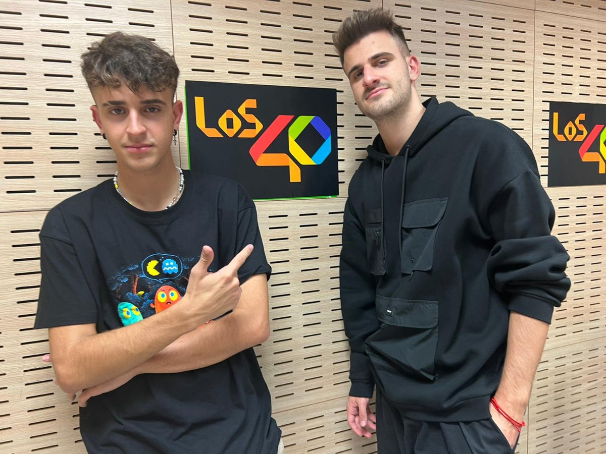 click_roll's tweet photo. A las 20.00 horas, en @los40Canarias, comienza la emisión del #Clickandroll de esta semana donde, entre otras cosas, hacemos algunas de las preguntas que nos dejasteis (¡¡Más de 400!!) para @AdexeyNau entrevista a @_guerrapedro #listadeclickers y mucho + #HechoenCanarias https://t.co/dy6yxC1DKX