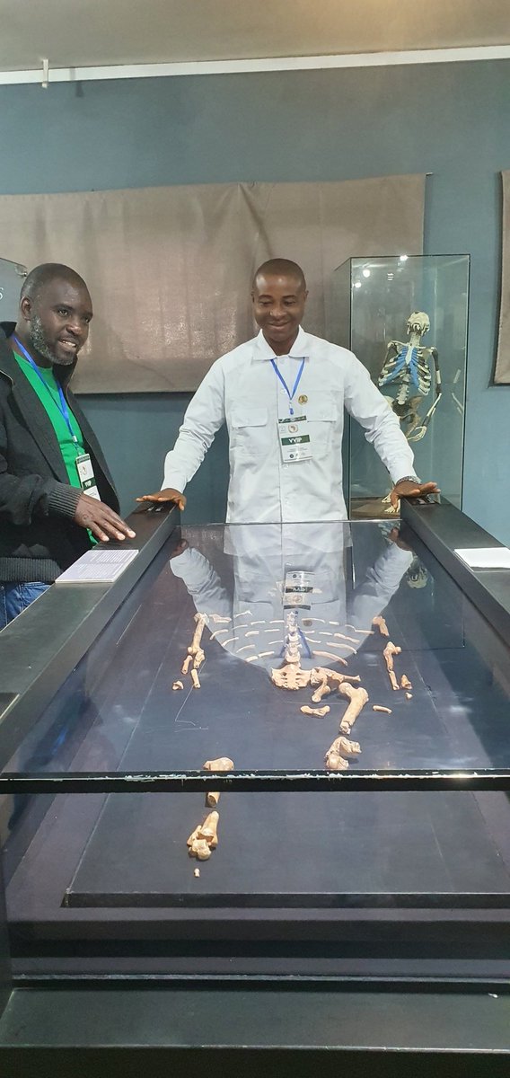 bea_oye's tweet photo. L'Afrique, berceau de l'humanité,Ici, nous sommes au Muséum d'Histoire naturelle d'Addis-Abeba en Éthiopie où sont conservé les squelettes de Lucy, découvert en 744, date environ 3.2 millions d'années,Ardi, découvert en 94 en Éthiopie, datant de 4,4 millions d'années.
HOTEP ! https://t.co/DW8HCCo6rs