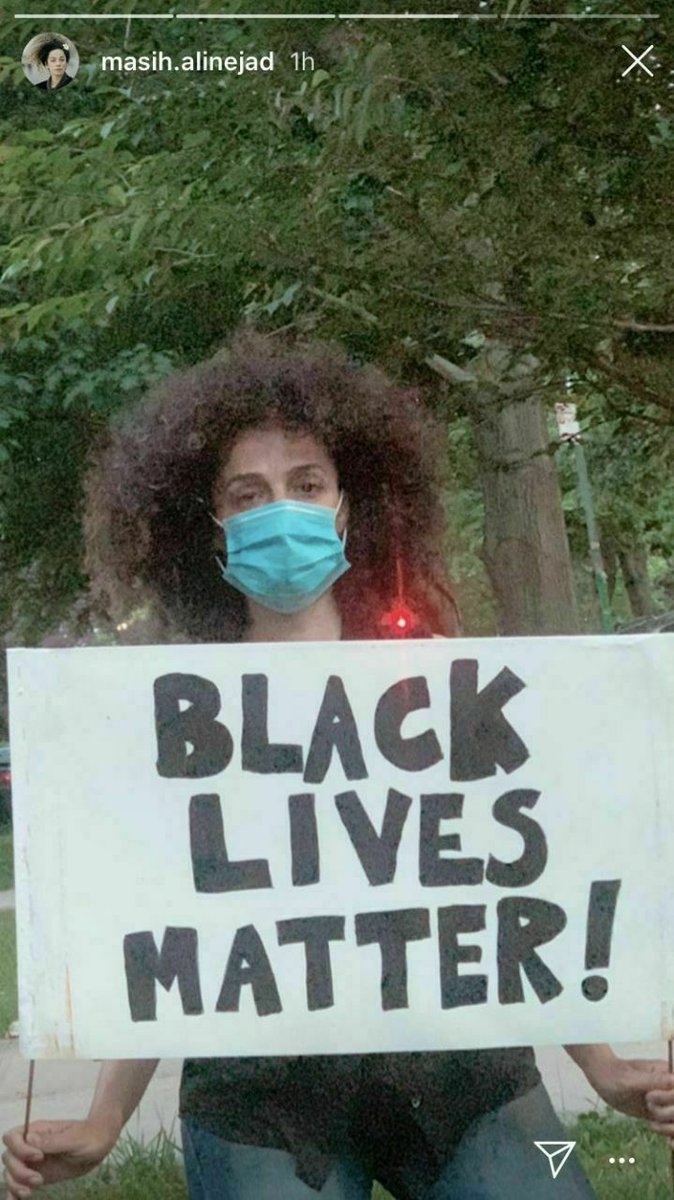 sfcdfb5's tweet photo. روز بعد حقوق زنان مطرح میشه، آزادی یواشکی راه میندازه
یه روز طرفدار black lives matters میشه
و از ٣ ماه پیش که با فارست فمنیست و لویِ طرفدار تجزیه‌طلبان کُرد آشنا شده، برای پروموت کردن خودش شروع کرده به کووورد و کوووردستان و i dont need a man https://t.co/DUDG6zK9Du