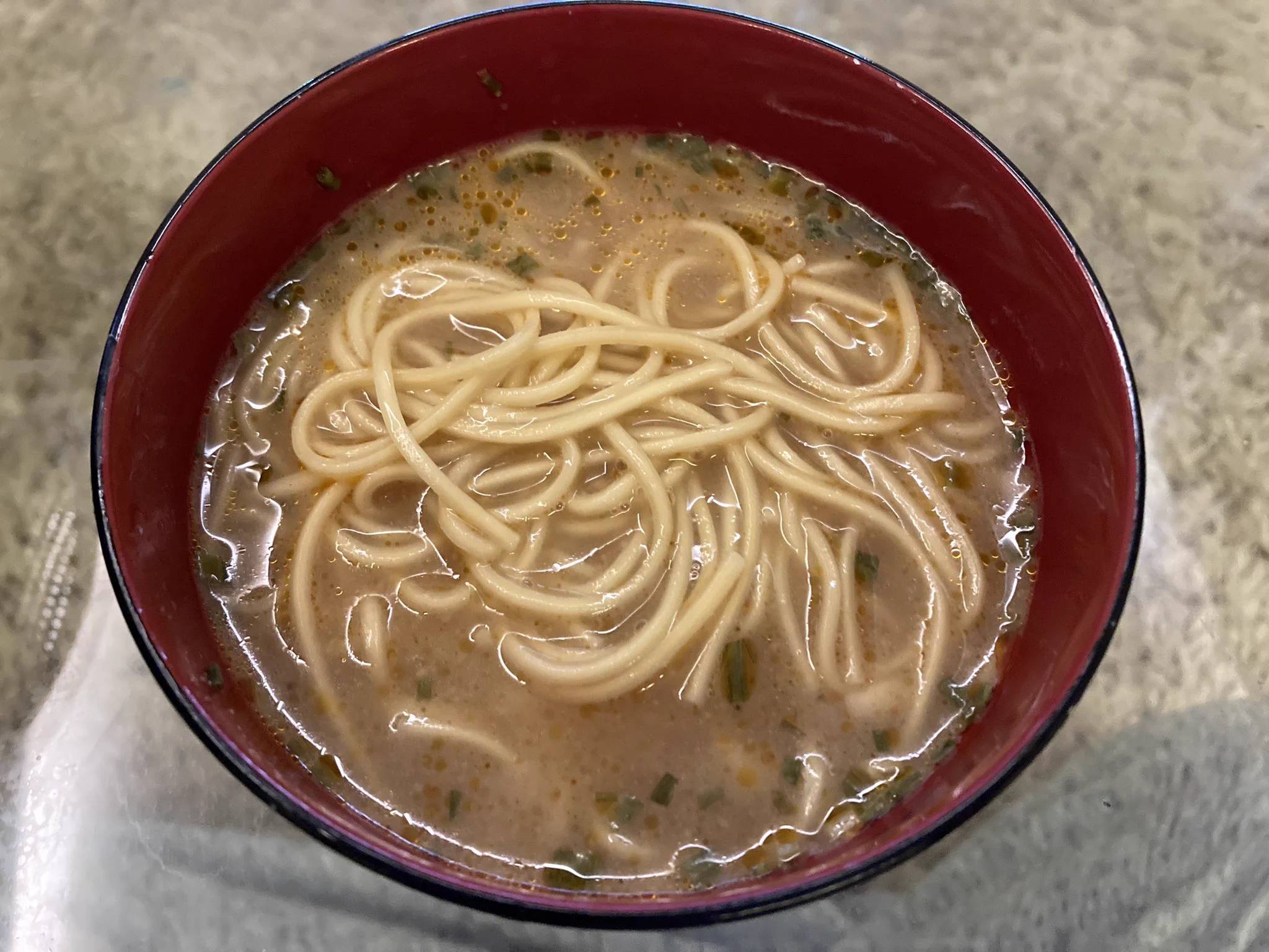 なんか色々違うけどベストはした。
胡麻ドレ、麺つゆ、ニンニク（ハサミで切った）、ラー油、ドライネギ、水を適当な分量で混ぜる。美味いよ😋
うどん（冷）→中華麺（温）→素麺（温）と替え玉。どれが一番合うかというと全部。  