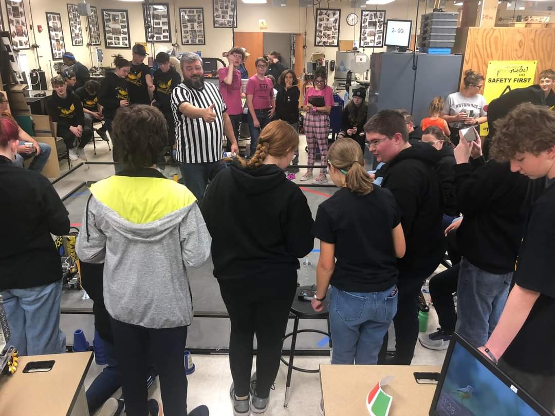 ctf19366's tweet image. We got to meet with several other @FIRSTINRobotics @FTCTeams for a friendly scrimmage at Avon High School to help improve our robot and collaborate with other teams.
#firstenergize #powerplay #morethanrobots #finfam