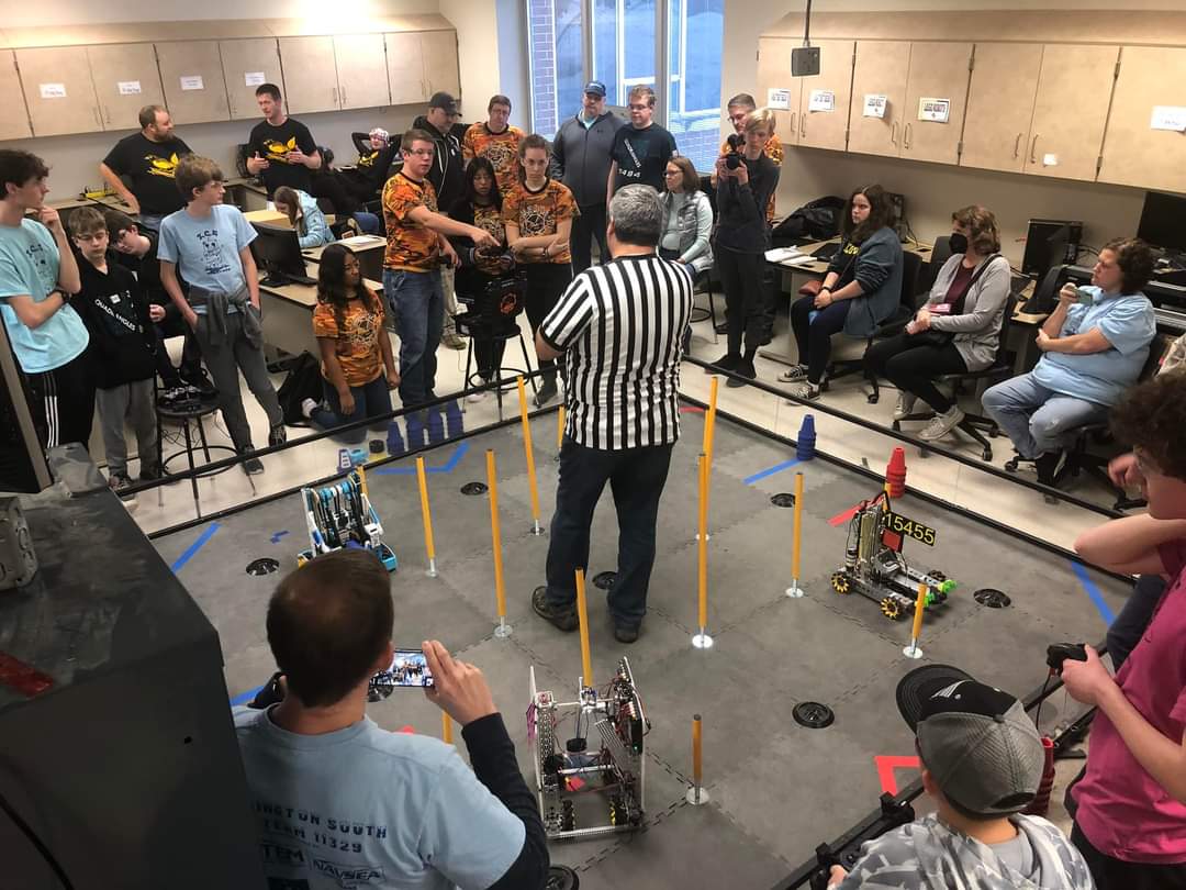 ctf19366's tweet image. We got to meet with several other @FIRSTINRobotics @FTCTeams for a friendly scrimmage at Avon High School to help improve our robot and collaborate with other teams.
#firstenergize #powerplay #morethanrobots #finfam