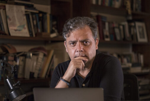 LatAmJournal1's tweet photo. Salvadoran journalist @CarlosDada and the team at @_elfaro_ have illuminated the dark corners of their country and region since 1998. Because of this, they have drawn the ire of an increasingly authoritarian government. Read report by @ds_maas &amp; @IJNet

https://t.co/KrUvGuIQSG https://t.co/rxSKcQpWse