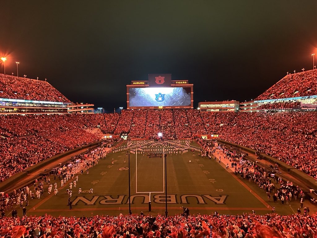ZacEtheridge4's tweet photo. Auburn Family Showed up and Showed Out!! If you love Auburn, Auburn will love you back! 💙🧡🦅 @AuburnFootball @AuburnTigers https://t.co/V6bGSgruyL