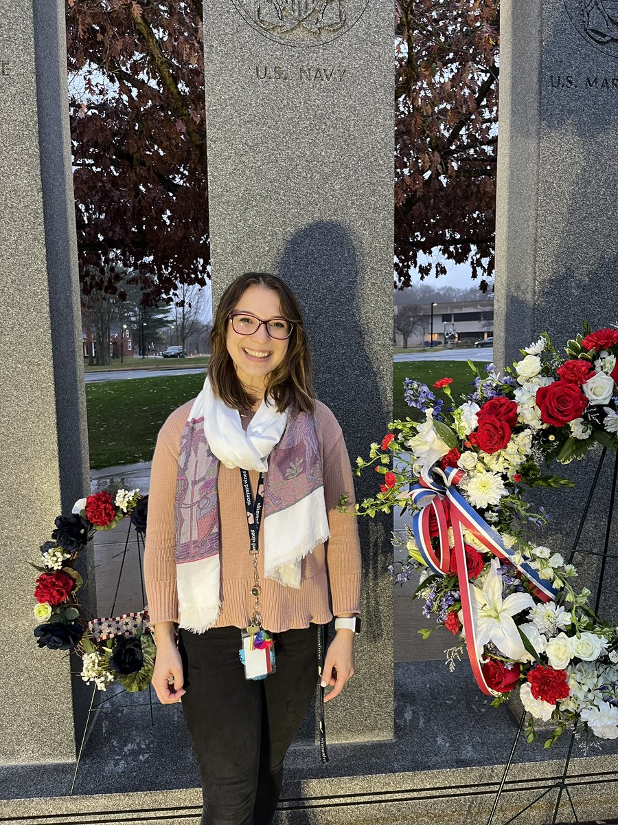 Our music teacher, Ms. Foret, is also a proud service member in the National Guard. She put together a very special Veterans Day assembly for our students and families and bought this beautiful wreath, donated by Jillybeans, to Town Hall to honor all Farmington veterans. 🇺🇸🇺🇸