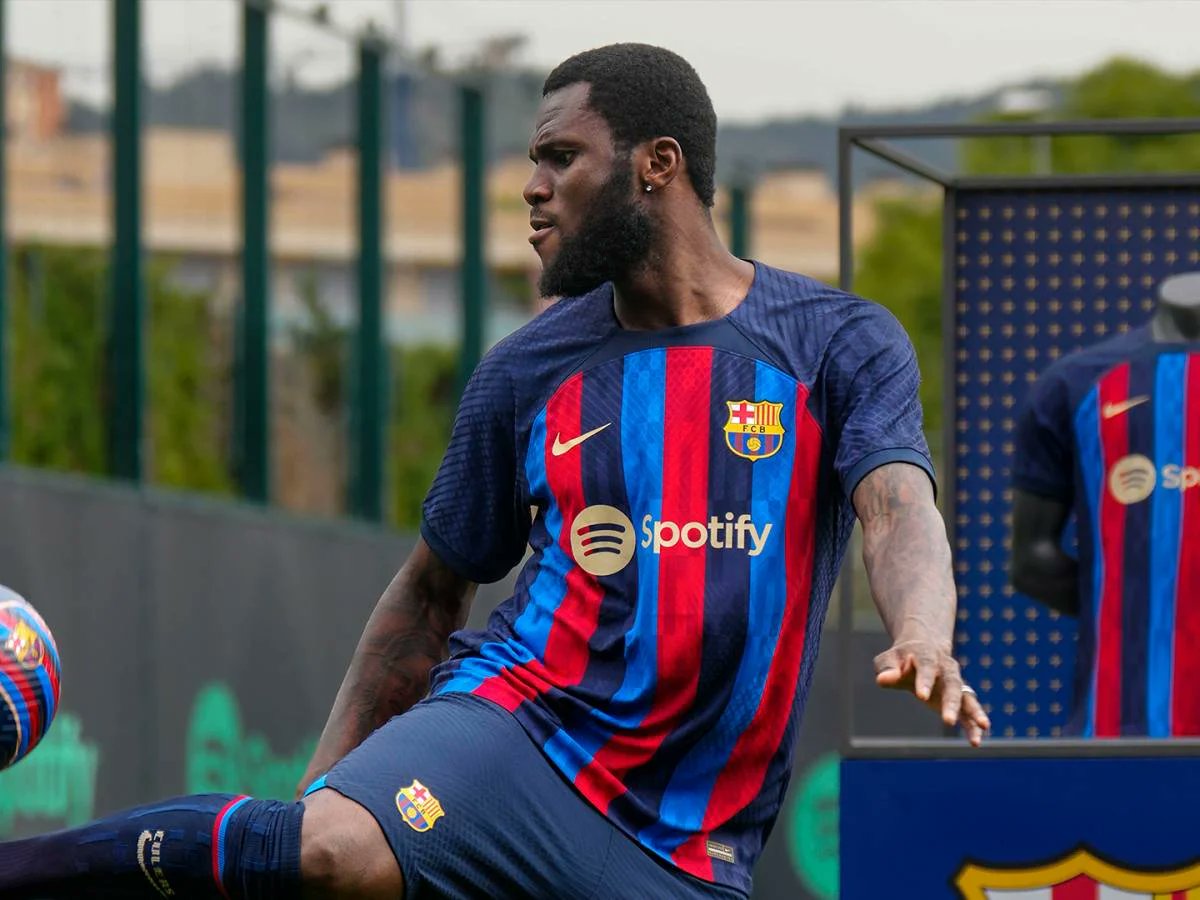 🧠Crees que el Barça debería vender a Kessie ante el interes de El Fulham y el Aston Villa?

♥️ Si                           🔁No?
