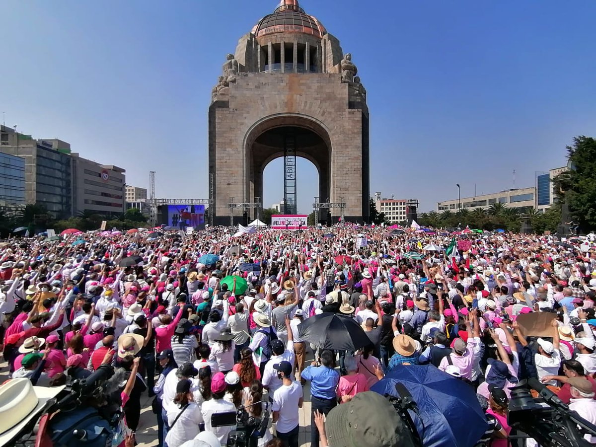 #marchaINE | En el Monumento a la Revolución entonan el himno nacional.

📸 / Óscar Mireles
