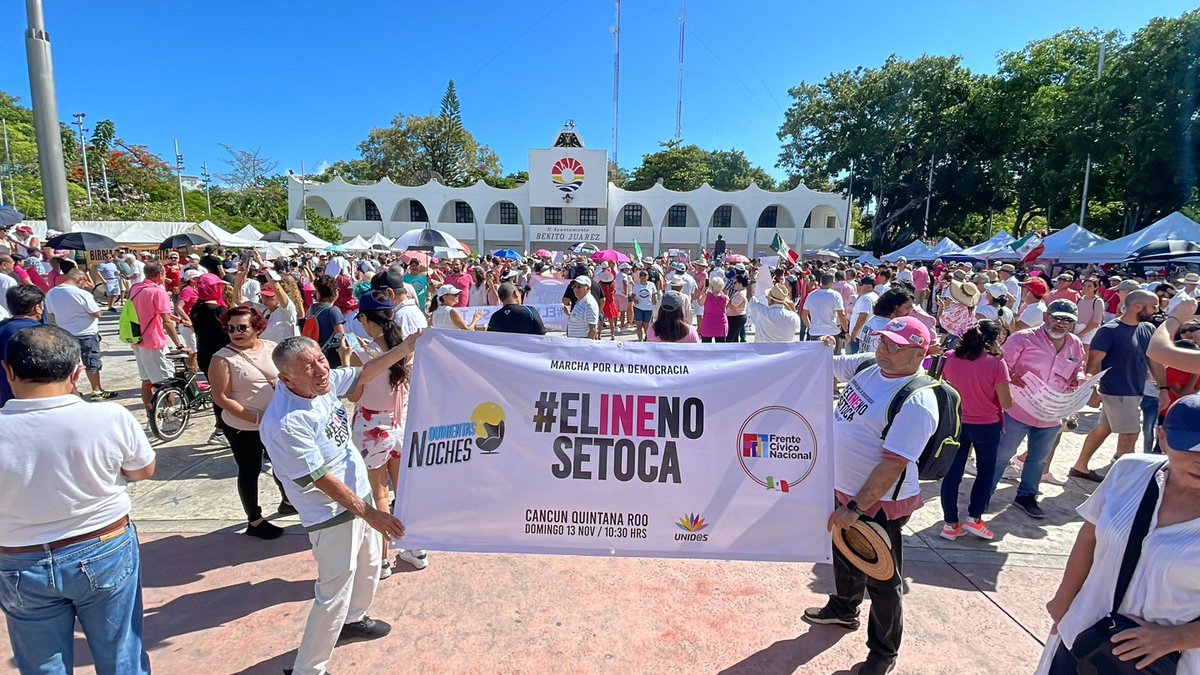 Reforma's tweet photo. #marchaINE | La marcha #ElINENoSeToca también ocurre en diferentes estados de México como #Veracruz, #Morelos, #Cancún, #Toluca y Morelia.

Conoce los detalles de cómo han transcurrido: https://t.co/zbmqDgjykS

📸/ Sergio Orozco, Saúl Ramírez, Especial https://t.co/1kcg1lUGRb