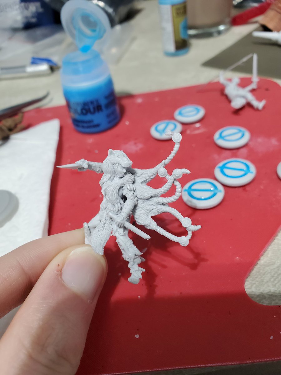 TheHobbytide's tweet photo. Veithan herself. She's an #ArenaRex model. I really think this captures her post-shaman self. No boss choppa, but side weapons and WAAAGH! are good close second. Her story has yet to be fully told. Animosity IV was only the beginning. Now, the real journey begins. https://t.co/xNWN11Vd3d