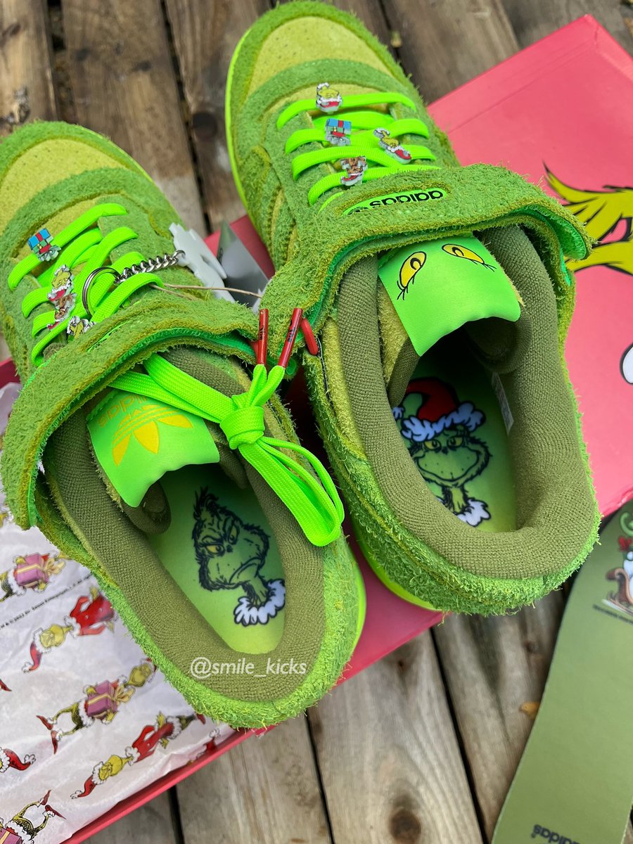 SmileKicksSonny's tweet photo. UNRELEASED Grinch Adidas Forum🎄
What are your thoughts? #sneakerhead @snkr_twitr @SCOOP208 @SneakerNews @ComplexSneakers @TheSiteSupply @SOLELINKS https://t.co/JHaeYlq4ka