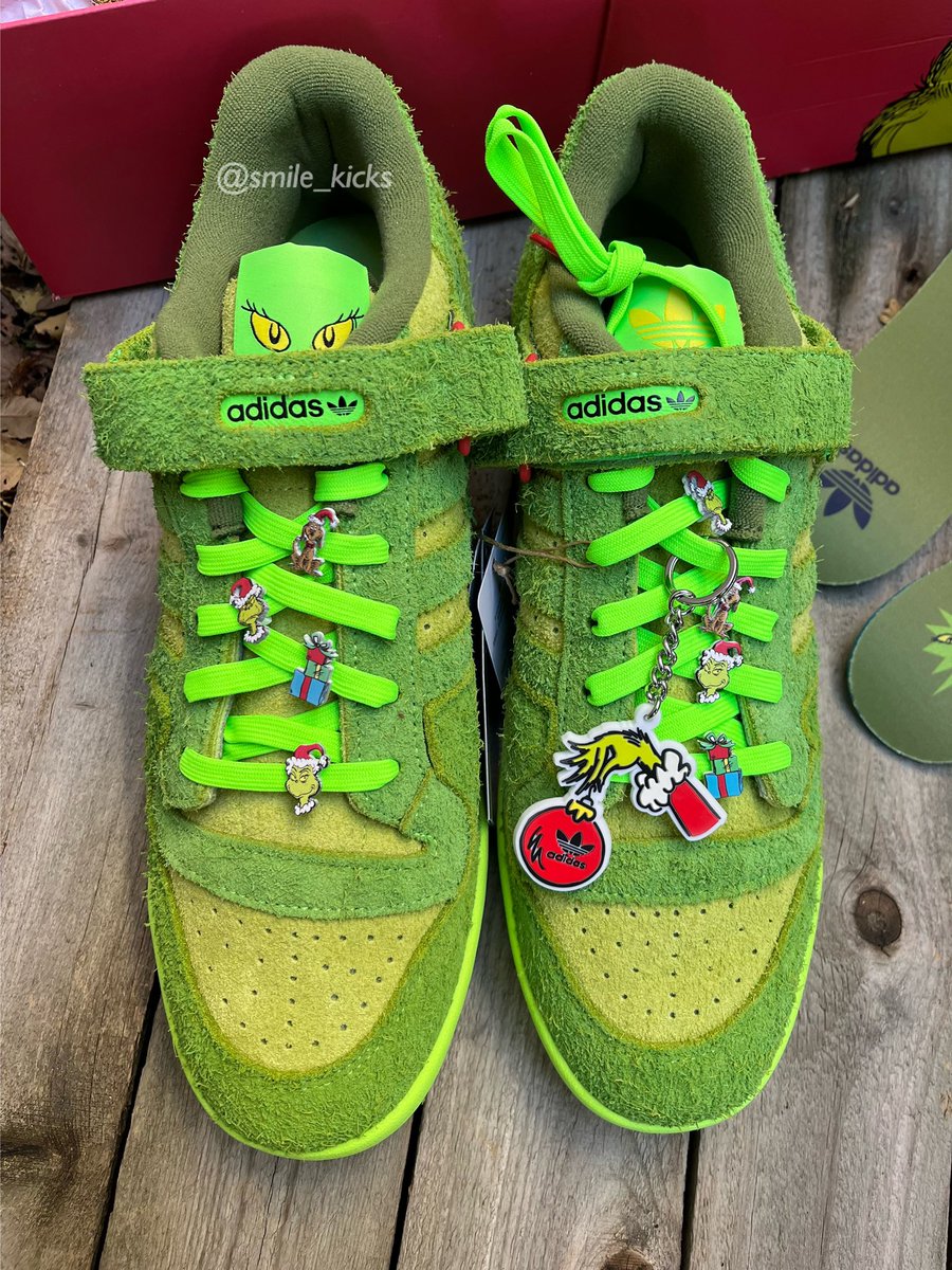 SmileKicksSonny's tweet photo. UNRELEASED Grinch Adidas Forum🎄
What are your thoughts? #sneakerhead @snkr_twitr @SCOOP208 @SneakerNews @ComplexSneakers @TheSiteSupply @SOLELINKS https://t.co/JHaeYlq4ka