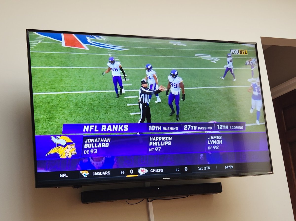 Always great watching Crest Legend <a href="/JBullard90/">Jonathan Bullard</a> on Sundays!! #ChargerPride