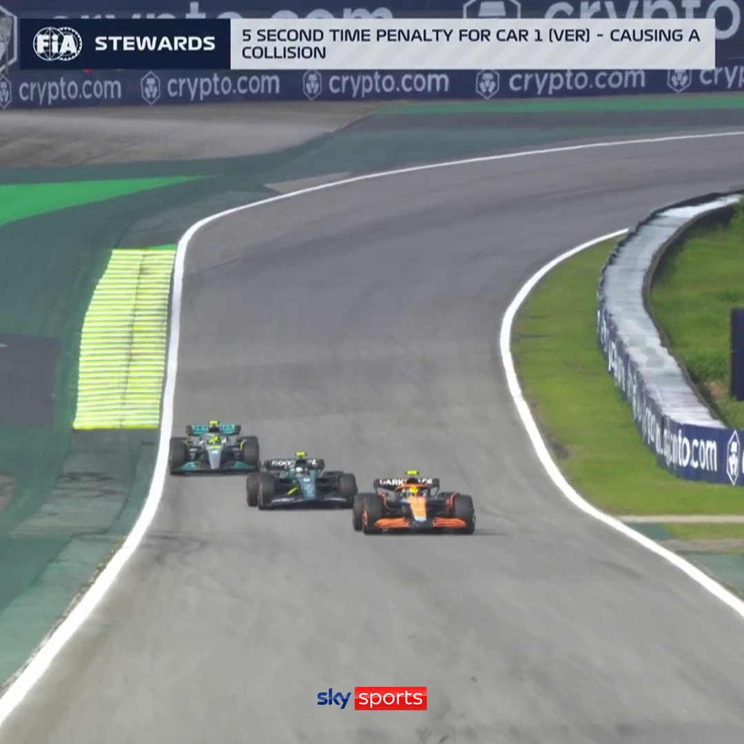 Max Verstappen has been handed a 5 second time penalty! ⏱️