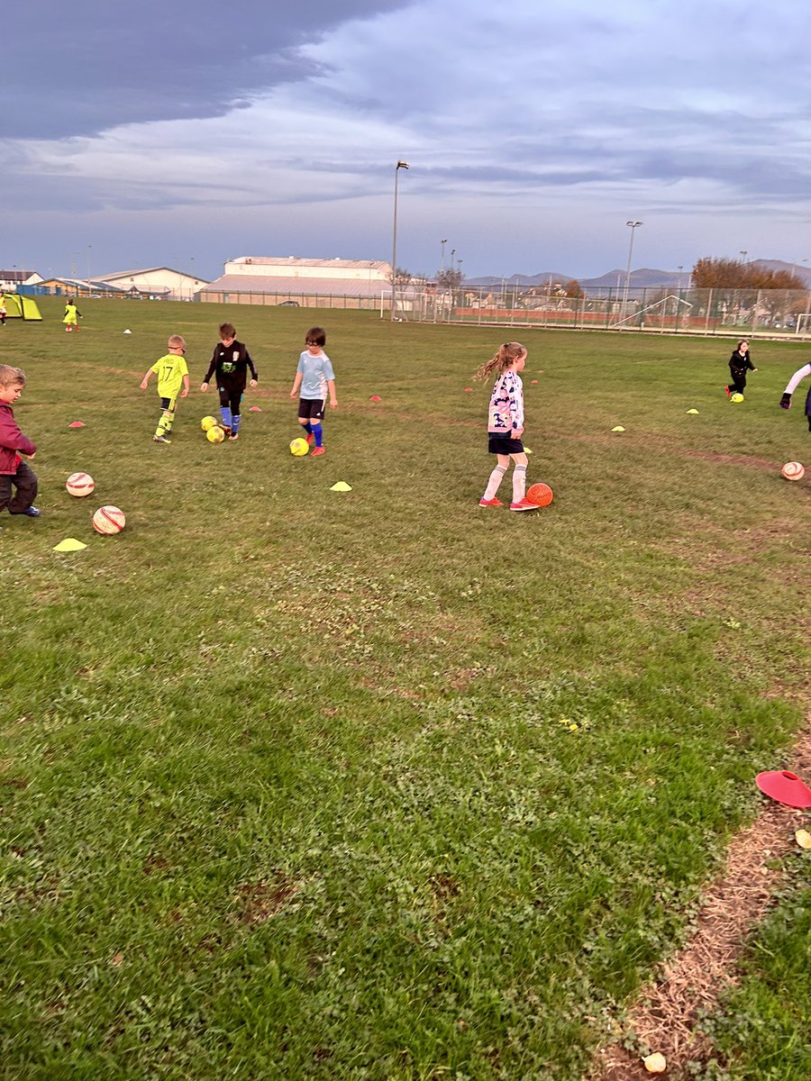 Pêl Droed Nathan Craig Football (@nathancfootball) on Twitter photo Sesiwn gyntaf allan o 4 prynhawn ma yng Nghaernarfon / First <a href="/FunFootballUK/">McDonald’s Fun Football</a> session out of 4 this afternoon in Caernarfon @FAWGrassroots <a href="/McDonalds/">McDonald's</a> <a href="/NoelMooney13/">Noel Mooney</a> #Cymuned #Community #PelDroed #Football Sesiwn gyntaf allan o 4 prynhawn ma yng Nghaernarfon / First <a href="/FunFootballUK/">McDonald’s Fun Football</a> session out of 4 this afternoon in Caernarfon @FAWGrassroots <a href="/McDonalds/">McDonald's</a> <a href="/NoelMooney13/">Noel Mooney</a> #Cymuned #Community #PelDroed #Football