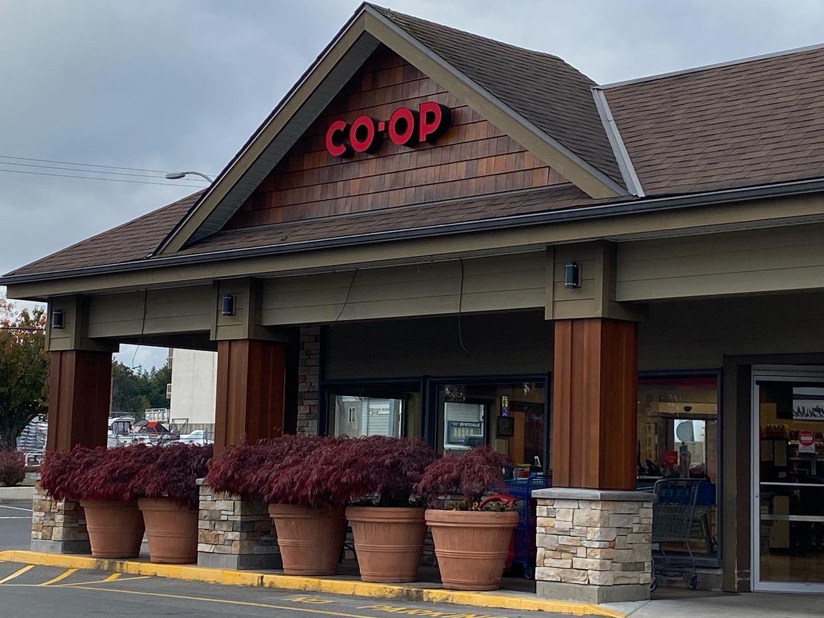 COCF_Community's tweet photo. Thank you @peninsulacoop for your incredible generosity in supporting Community Options for Children and Families with $2,000 in gift cards.

Our Executive Director @kathelburt can’t say enough good things about the way you give back to the community.
#community #donation https://t.co/n7P7wUe5Hh