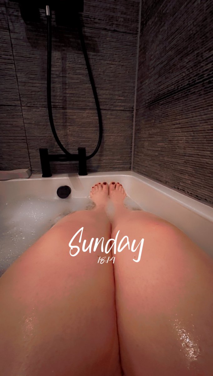KP8701's tweet photo. Here’s how my day is going….. #sundayvibes #Sunday #SundayRecovery #curvybeauties #curvy #bbw #bbwbeautycurves https://t.co/FtDVYNu1NF