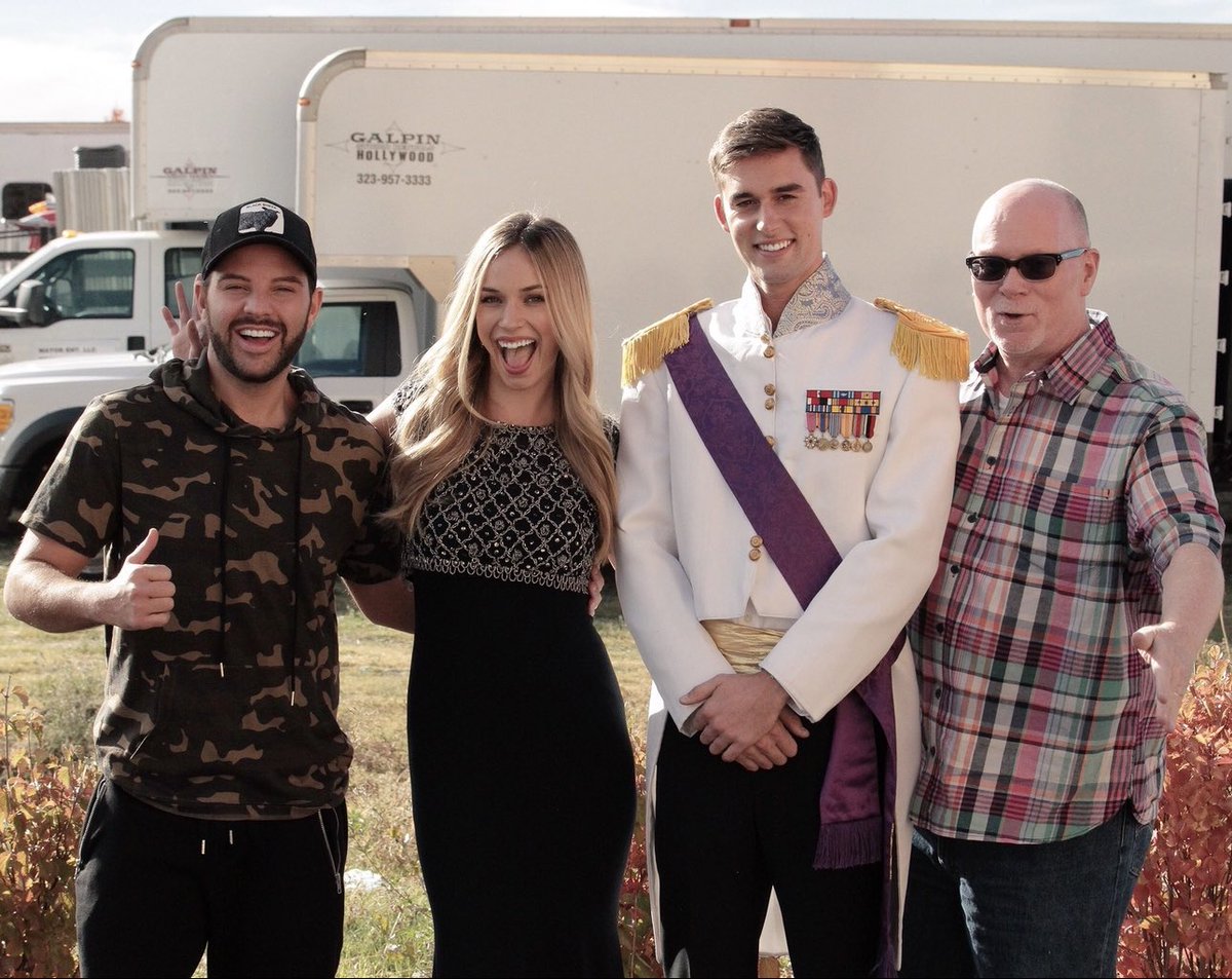 MarkusBHill's tweet image. Sounds like my Sunday night just got busy! #MyChristmasPrince ⛄️ @AlexisKnapp @ChelseaGilson @bradbenedict @C_Shaughnessy @AlexanderCallum #MarinaSirtis @SamIrvin8 #JaneCarr #ParkerStevenson #PamelaSueMartin #TylerClark