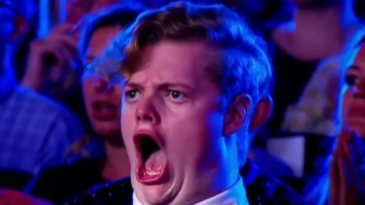 AnaLlolla's tweet photo. Eu vendo os comentaristas da band defendendo o Hamiton: https://t.co/Z9xlwA0rvh