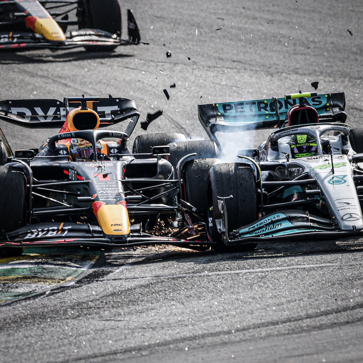 ESPNF1's tweet photo. Max receives a 5-second time penalty for causing a collision with Lewis ⚔️ https://t.co/9JI5gGoosL