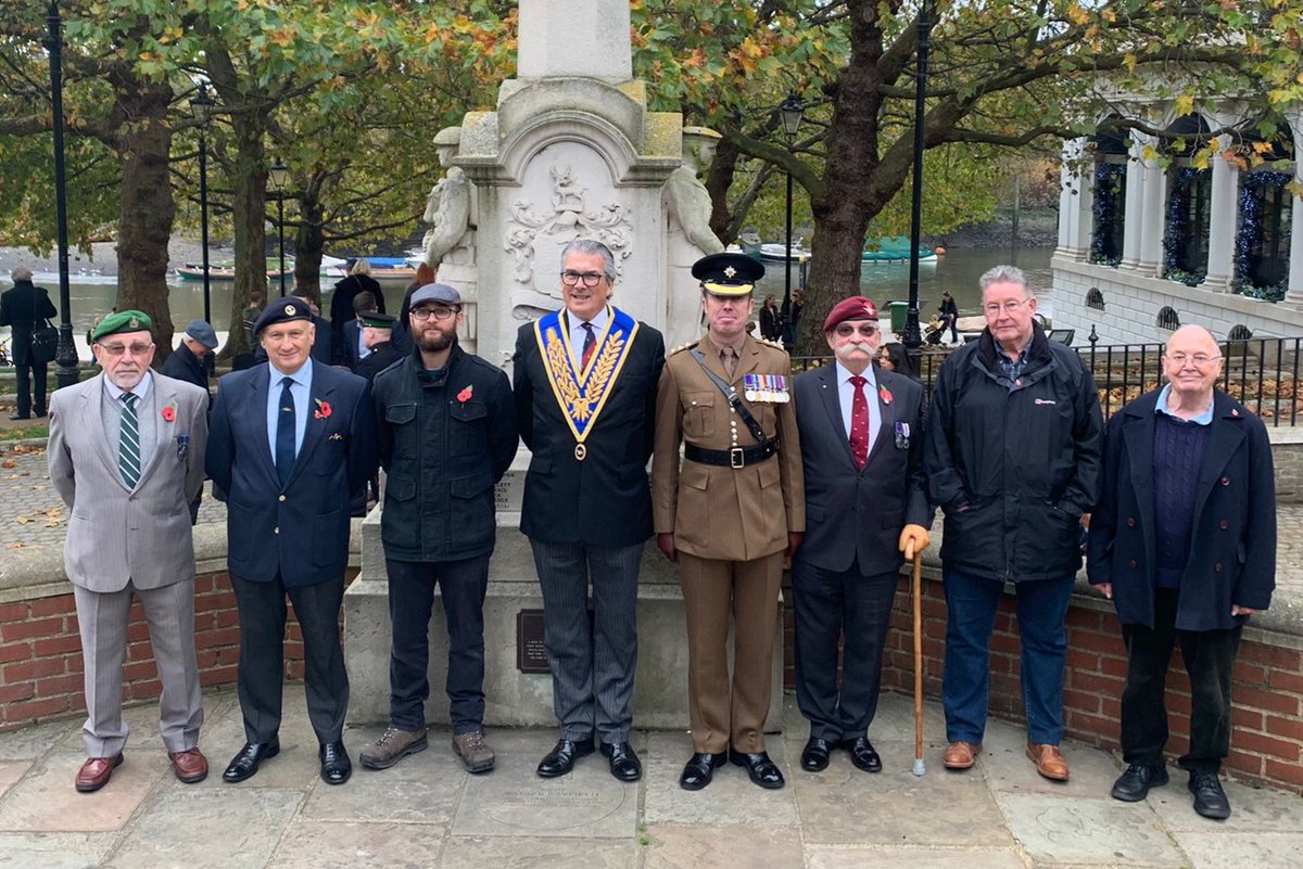 MiddlesexDeputy's tweet photo. Middlesex masons remember the fallen at Richmond War Memorial.
Lest we Forget https://t.co/KjqK2sPE2m