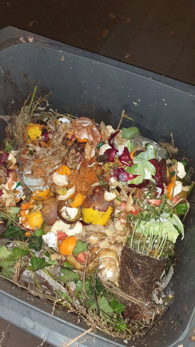 Top actie van de <a href="/ROVA/">ROVA</a> gft-kliko controle voor goede compost. 💚🌍 #RecyclenmetKlaas