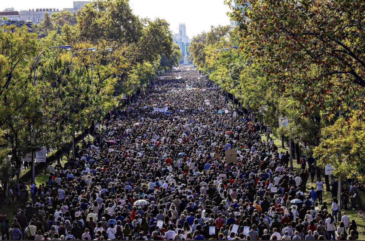 javiernegre10's tweet photo. La izquierda de la paguita. https://t.co/R0eRWd7sam