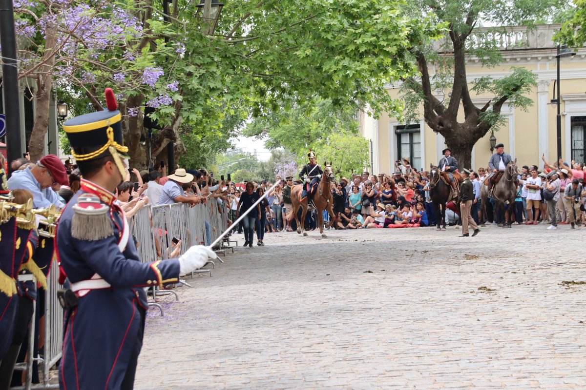Granaderosarg's tweet photo. La Fanfarria Militar participa de la fiesta de la tradición en San Antonio de Areco. 🇦🇷🐴🎺
#SomosPatria #Granaderosacaballo 
#Granaderos  #Ejercito #Caballeria #EjercitoArgentino #EscoltaPresidencial #HerederosDelLibertador #UnRegimientoConHistoria #SomosHistoriaViva https://t.co/loG2U1Ai93