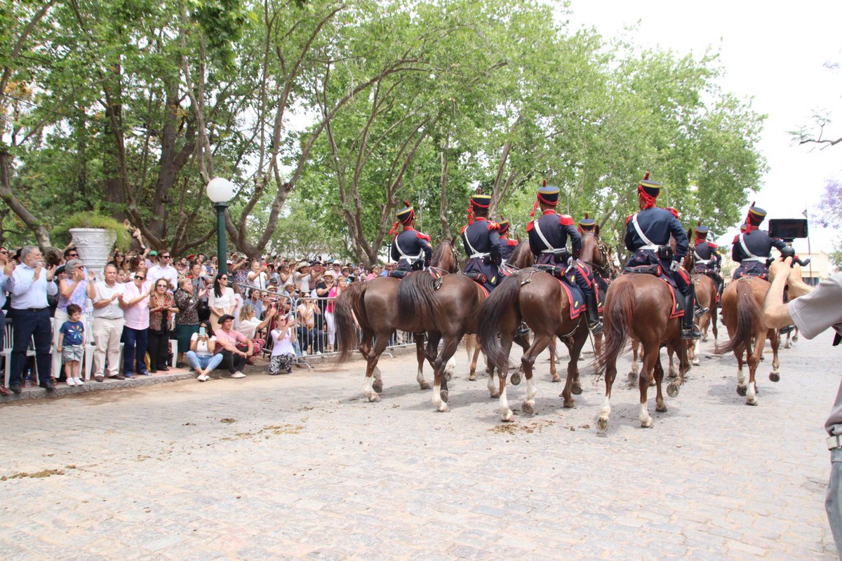 Granaderosarg's tweet photo. La Fanfarria Militar participa de la fiesta de la tradición en San Antonio de Areco. 🇦🇷🐴🎺
#SomosPatria #Granaderosacaballo 
#Granaderos  #Ejercito #Caballeria #EjercitoArgentino #EscoltaPresidencial #HerederosDelLibertador #UnRegimientoConHistoria #SomosHistoriaViva https://t.co/loG2U1Ai93