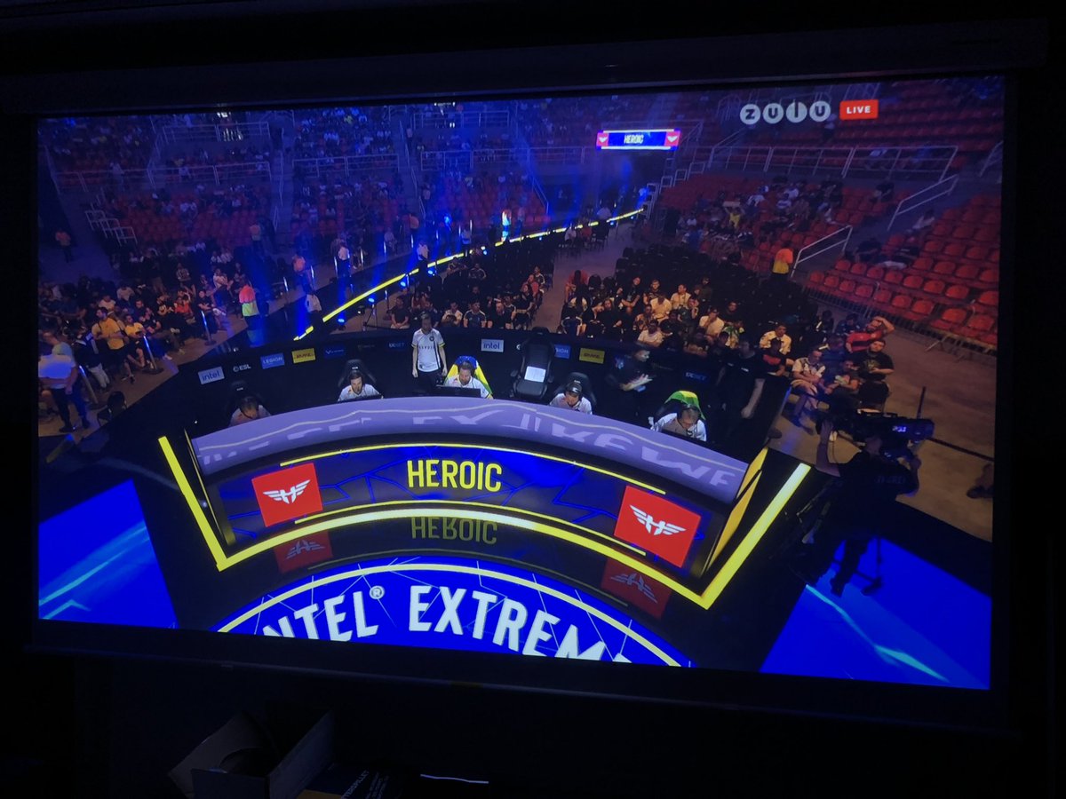 KochenDK's tweet image. CS på storskærm, det eneste rigtige.
Kom så @heroicgg i tager den hjem, fuld tiltro herfra 🦾💚💚🦾 @TV2ZULU