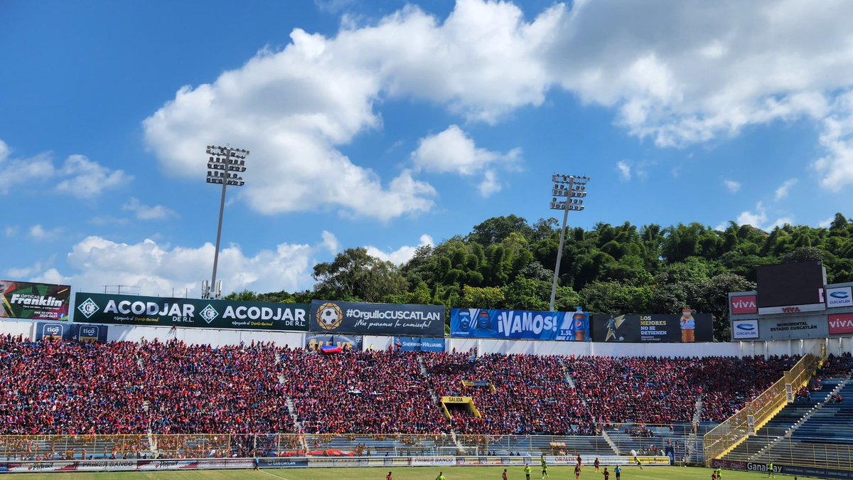 SomosFox_SV's tweet photo. #FinalLMFxTS | La afición de @CDeportivoFAS empieza a hacerse presente en el graderío del coloso de Monserrat 😎 y vos, ¿ya vas para el estadio? https://t.co/7hDkpLfBNJ