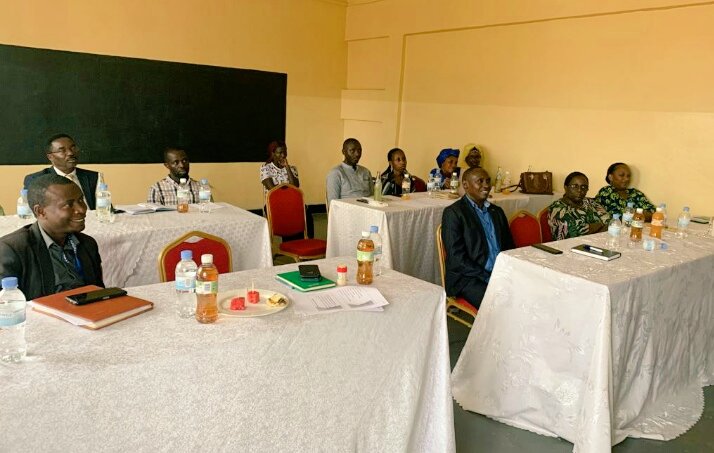 CellMuyange's tweet photo. Perezida w'Inama Njyanama y'Umurenge wa Kagarama Shyaka Nyarwaya Michael wari umushyitsi mukuru yagarutse ku muco wo gukunda igihugu maze asaba abayobozi kwanga umugayo #gukorera hamwe #kurangwa n'ikinyabupfura , no #kureba kure anabasaba kutazarira mu nshingano https://t.co/gYgIvjASBj