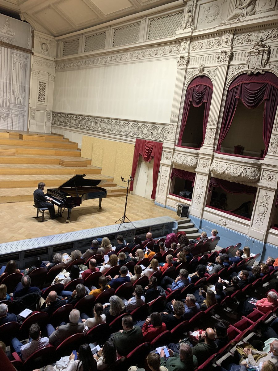 APranckevicius's tweet photo. Inspiring concert of 🇱🇹 star pianist Lukas Geniušas at Brussels #Chopin Days playing a recital dedicated to Frédéric Chopin in a packed hall of Brussels Royal Conservatory. An evening full of passion, improvisation &amp; creativity. A dose of harmony in the current world of discord. https://t.co/FCbVKRzJJm