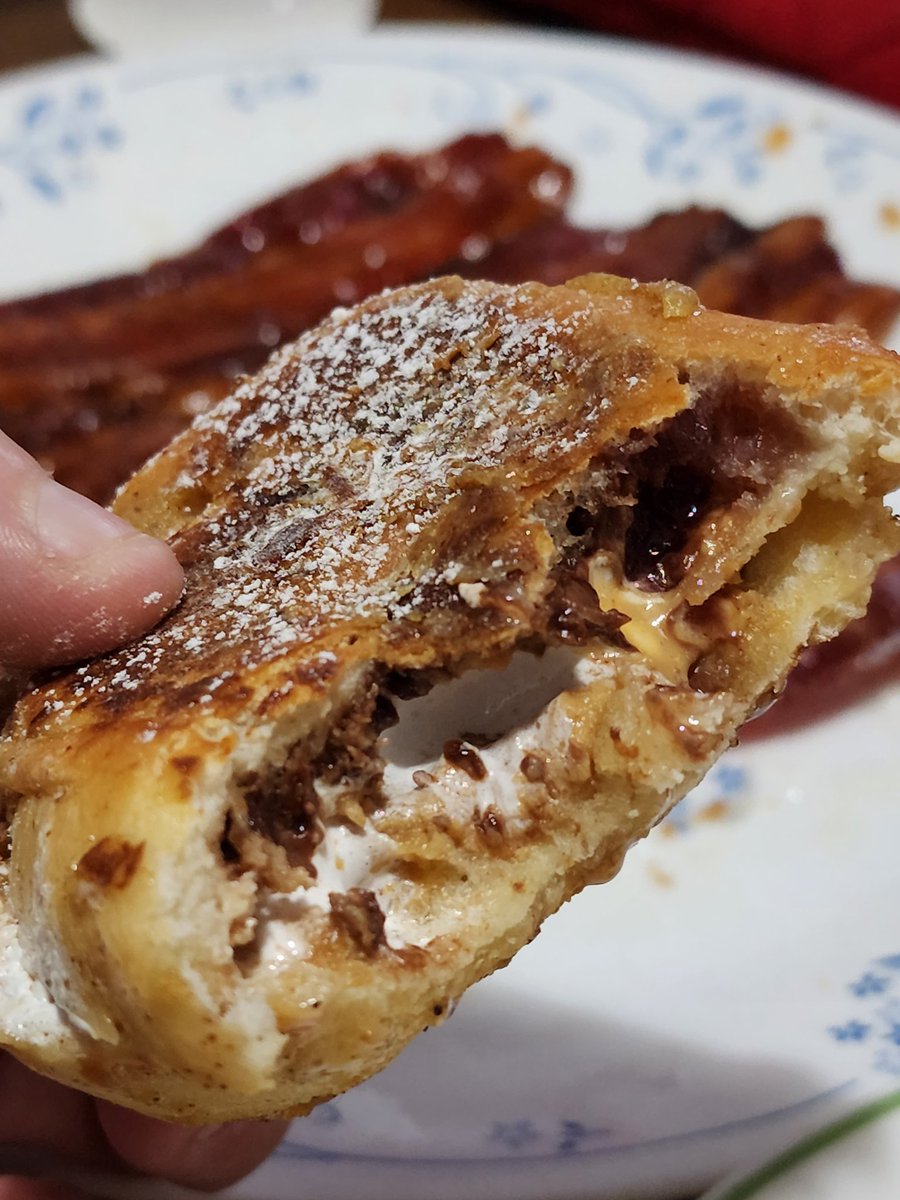 krombopulosmyk's tweet image. Chef hack ....
When your out to dinner at Texas Roadhouse, ask for more rolls and a box when you leave...take the rolls home and the next morning stuff them with PB, Jelly, Nutella, and fluff. Dip them in French toast batter and bake for ten minutes @ 400.
Your welcome.
#chefhack