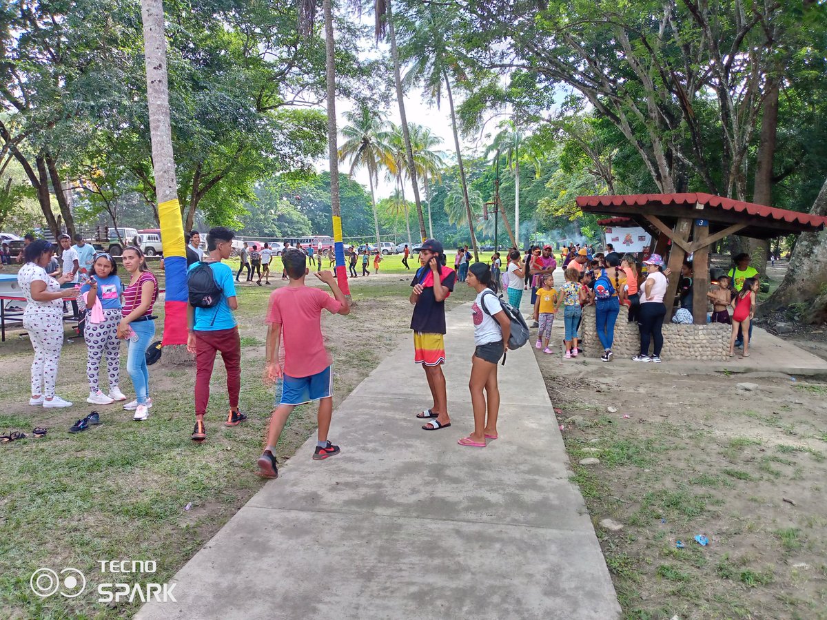 Gran reinauguración del parque recreacional Las Mayitas en Sarare municipio Simón Planas, gracias a la gestión del alcalde <a href="/AngelPradoSP/">AngelPradoSP</a> contando con la presencia del ministro del ecosocialismo Josué Lorca #TurismoEnFamilia <a href="/dcabellor/">Diosdado Cabello R</a> <a href="/NicolasMaduro/">Nicolás Maduro</a> <a href="/PartidoPSUV/">PSUV</a> @Clap_Nacional