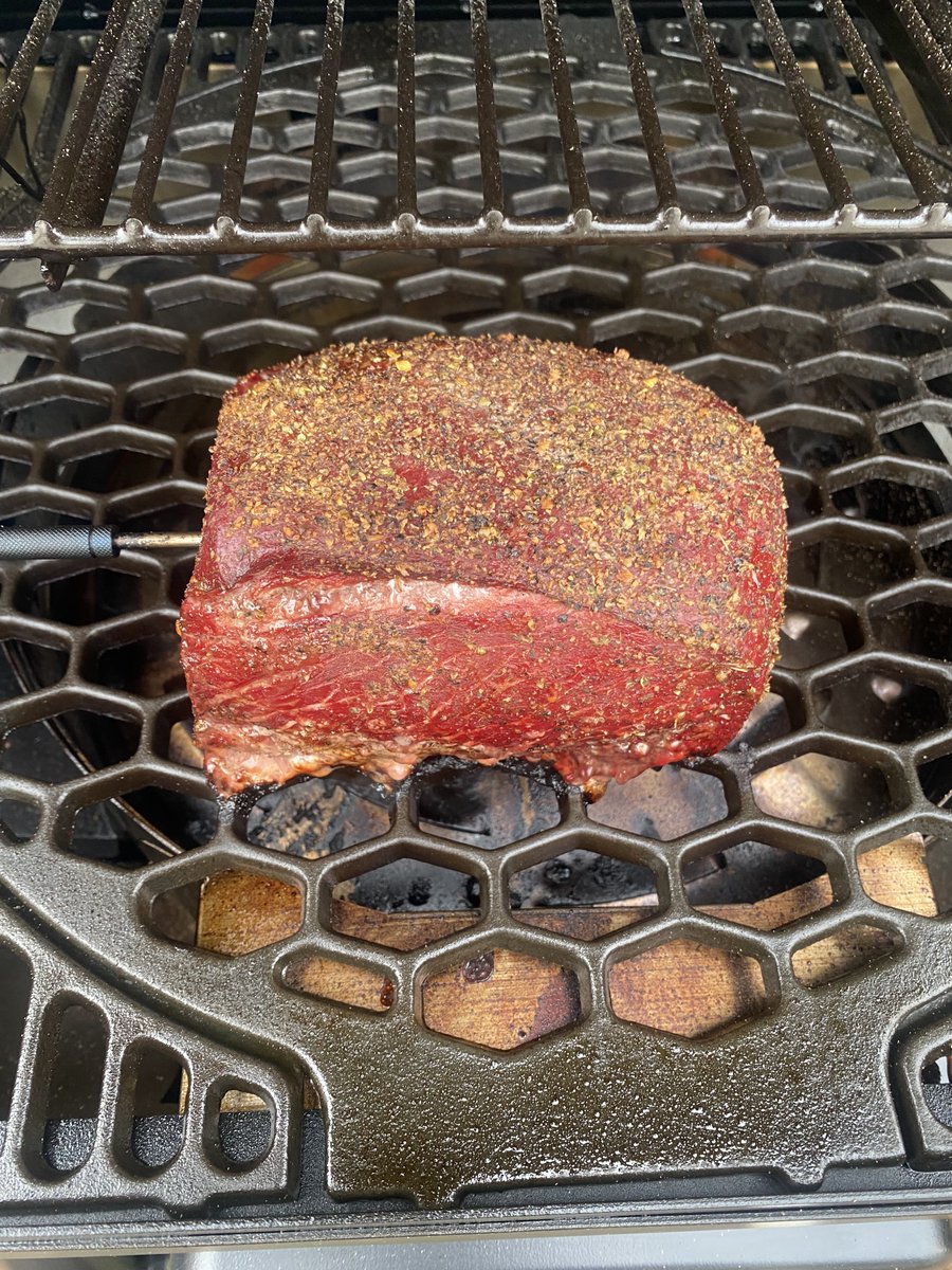 cityboy5_4's tweet photo. Top Round Looken 🔥🔥

#twitterbbq #bbq #bbqray https://t.co/7wCE3NJGIs