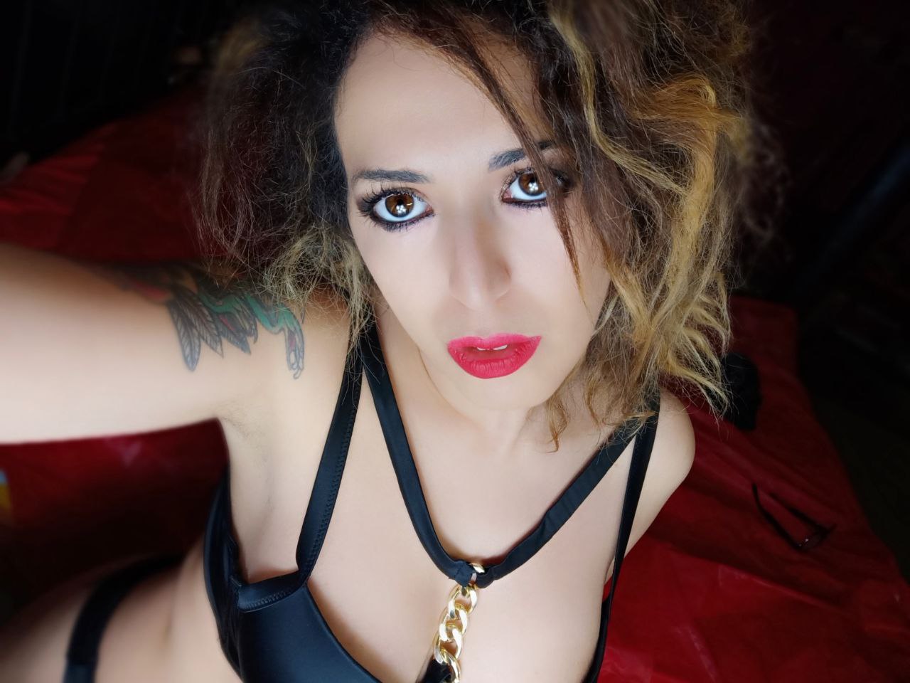 Sembro quasi innocente, dolce e carina 😂 e invece sono una STRONZA SADICA....