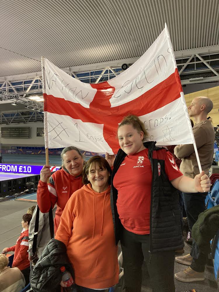 hepwora03's tweet photo. Another win for @EnglandWhRL and look at the Rowntree support team 💪👏💪👏🏴󠁧󠁢󠁥󠁮󠁧󠁿@KarenCollins131 @BrigshawPE @BrigshawNews https://t.co/TyqZPmfA7M