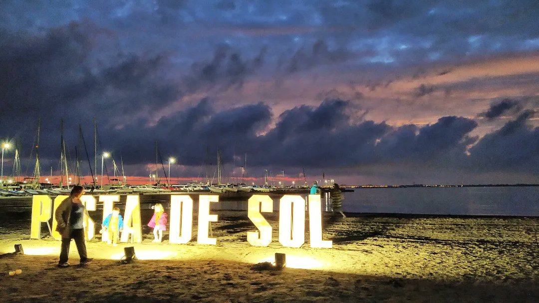 JaMassague's tweet photo. #Festivalet a Roses música, natura i gastronomia! Escoltant la genial SUU 😍
Així em despedeixo de Roses... Han estat 3 anys genials!
#postadesolroses #visitroses #aroses #postadesol https://t.co/YdoWBmkAmL