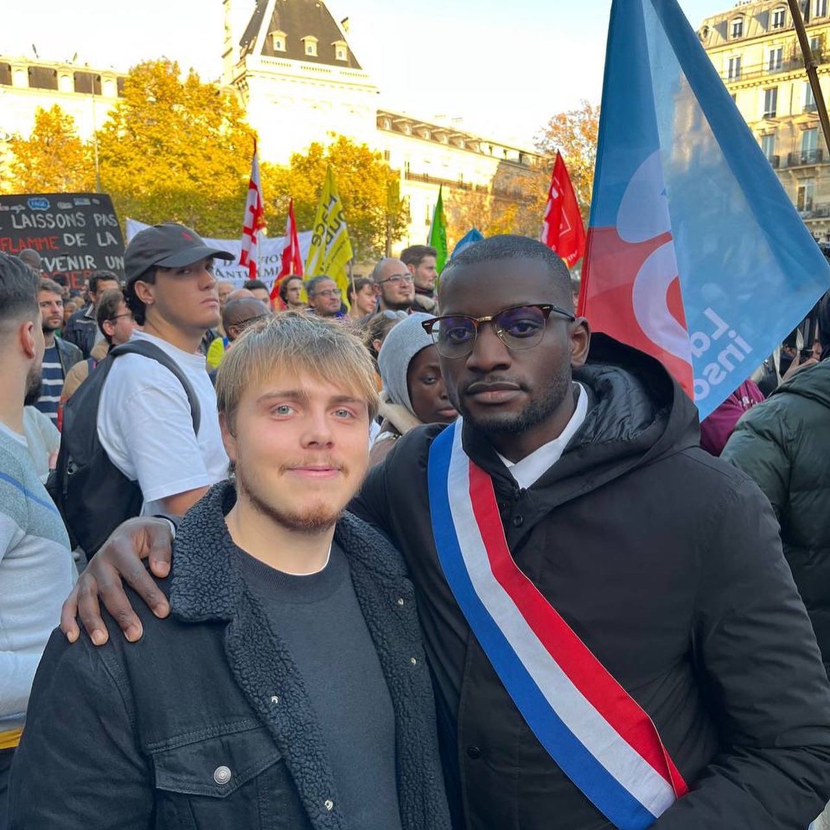 LouisBoyard's tweet photo. J’étais présent aujourd’hui à la manifestation contre l’extrême droite et le racisme aux côtés de mon camarade député @BilongoCarlos !

Face à la peur et la haine, un autre monde est toujours possible. ✊️ https://t.co/k64PoMh01c