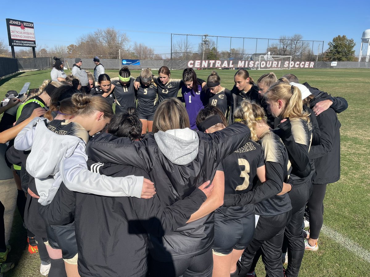 Pregame huddle for <a href="/ESU_WoSoccer/">ESU Women's Soccer</a> prior to their NCAA Tournament match at Central Missouri on a sunny but chilly day in Warrensburg, Mo. #StingersUp
