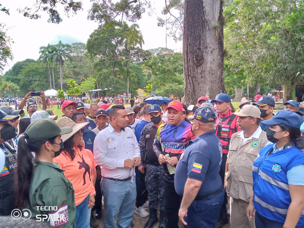SoyClapSP's tweet photo. Gran reinauguración del parque recreacional Las Mayitas en Sarare municipio Simón Planas, gracias a la gestión del alcalde @AngelPradoSP contando con la presencia del ministro del ecosocialismo Josué Lorca #TurismoEnFamilia @dcabellor @NicolasMaduro @PartidoPSUV @Clap_Nacional https://t.co/gSq3e9CDT5