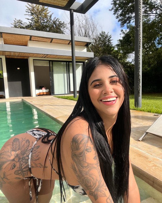 Mi OnlyFans tiene el 70% de descuento solo por unas horas 🥵😈😈  https://t.co/utnmr0a6hw https://t.co/