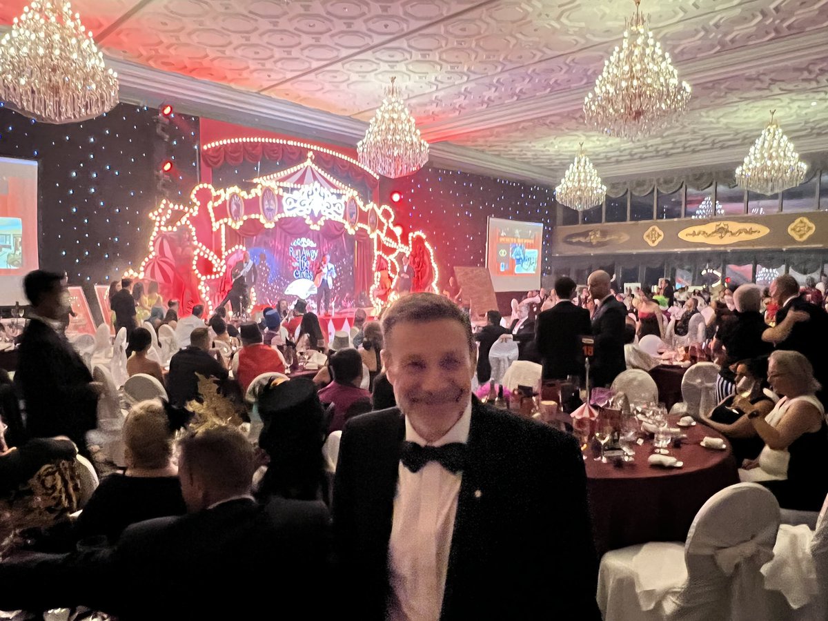 AusAmbVN's tweet photo. A big weekend in HCMC.  The #AusCham Charity Ball:
- Gathered our 🇦🇺🇻🇳 community
- Raised more than A$100,000
- Put on a glittering show
- Got me to dress up! https://t.co/zShln1AIlW