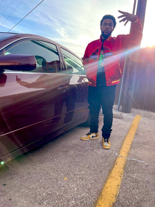 Birthday Weekend 🤤🥶🖤 https://t.co/YvAgpYyonf