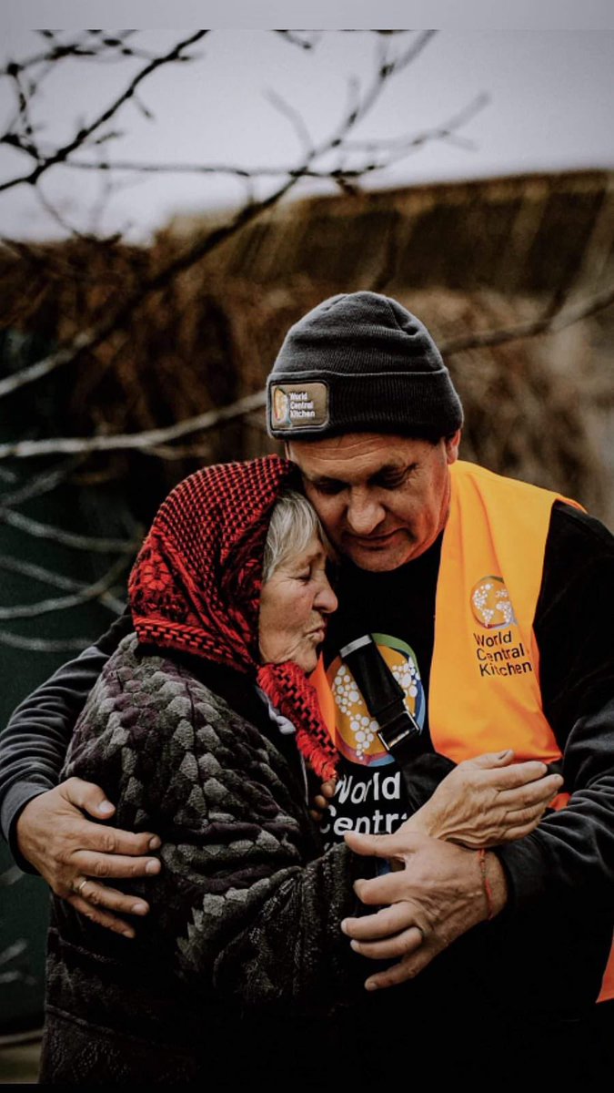 Today WCK teams reached Kherson & nearby communities with food kits for the first time since Ukraine took back control of the area. WCK’s Valery jumped in the car to help deliver—his mother lives in Snihurivka, so this was the first opportunity he had to see her in 7 months. 💙🇺🇦