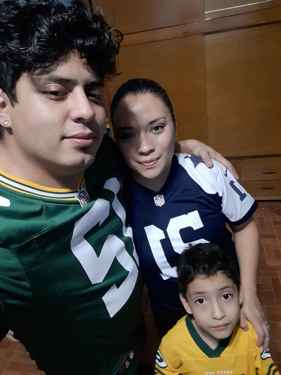 luzedurne's tweet photo. #TuPaseCompleto NFL en familia https://t.co/fZQSIqhm9H