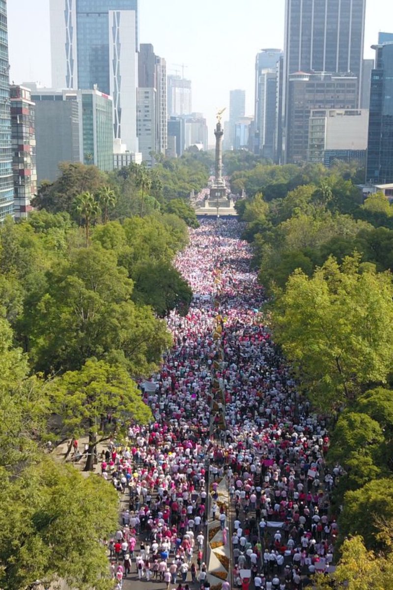 -Sin conciertos gratuitos
-Sin camiones con acarreados
-Sin funcionarios obligados
-Sin tortas ni boings
-Sin violencia ni destrozos
-Sin pases de lista
-Sin sobres con cash
-Sin borregos manipulados

Ciudadanos libres, llenos de energía y amor por México! Estamos LISTOS!!👊🏻👊🏻