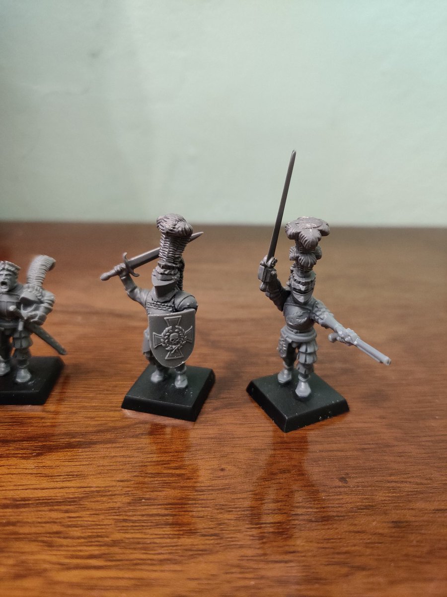 Kitbashing some plastic reiksguard foot knights for my 5th edition empire force #oldhammer #WarhammerCommunity #warhammerfantasy