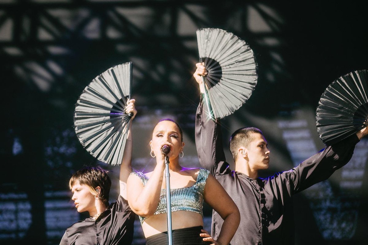 🕺🏻 <a href="/JessieWare/">Jessie Ware</a> reins definitiva del revival disco del nuevo milenio #PrimaveraSoundStgo 
 📸: Camila Álamo.