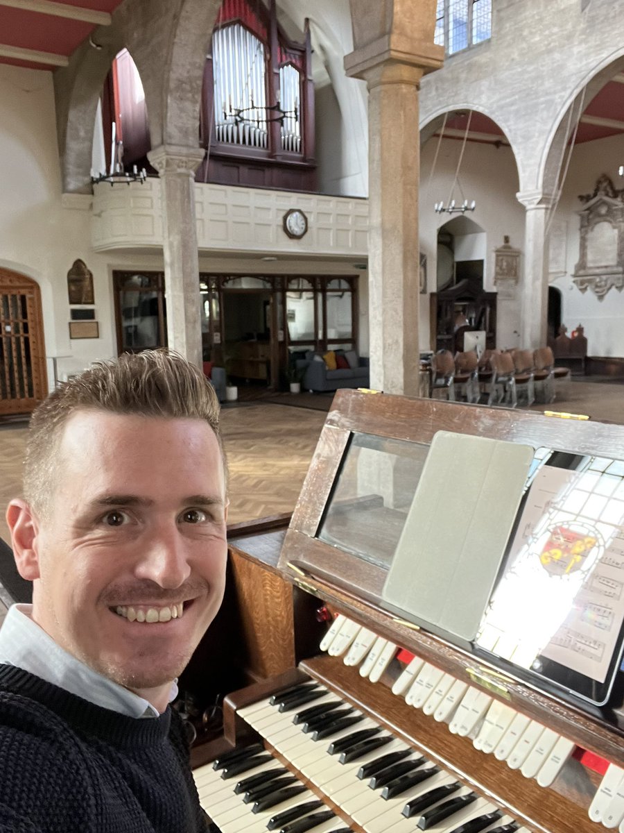 LewisDelivett's tweet photo. 4 wks ago I played the organ at London Bridge station. My 1st time playing an organ. Hooked, I got in touch with a local church asking if they’d mind me using their organ for practice. Today was the first time I played for/with others and I loved it. #remembranceday @annalapwood https://t.co/ZWIXdlVyM9